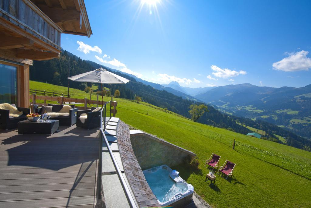 Maierl-Alm & Maierl-Chalets Kirchberg in Tirol Rum bild